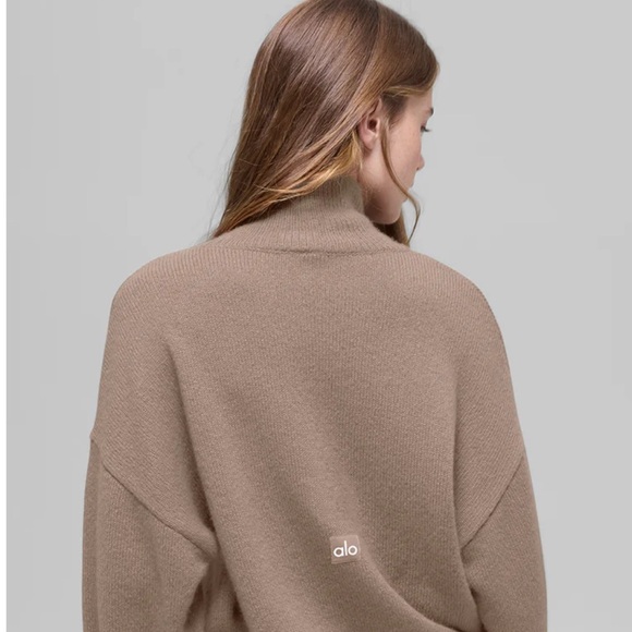 NWT-ALO Yoga Cashmere New Class Turtleneck Sweater - Picture 3 of 11